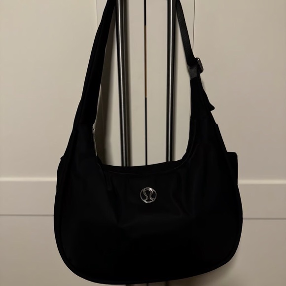 Lululemon mini shoulder bag 4L black sold out like new - Picture 1 of 5